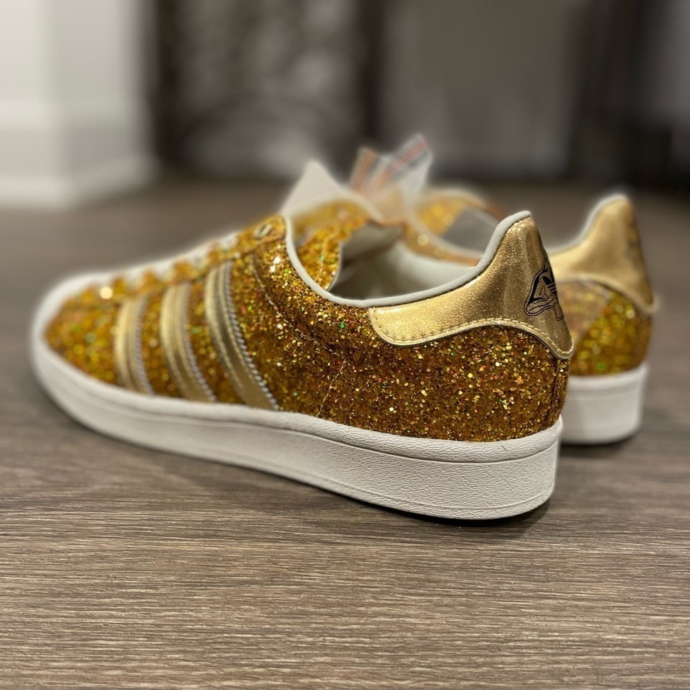 Adidas Superstar sz 5.5, 6 - Picture 4 of 5